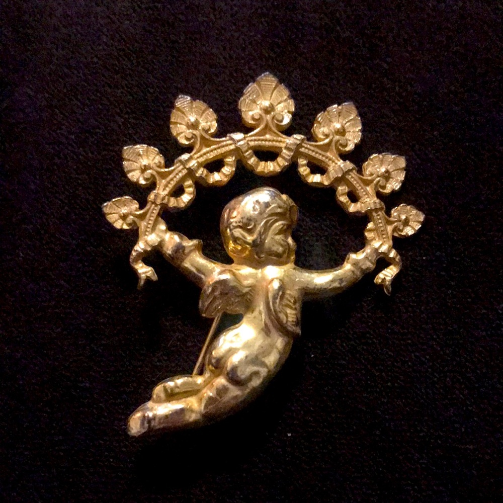 Beautiful vintage Angel gold tone pin/brooch..
